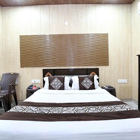 Oyo 8105 Royale Guest House Ludhiana Eksteriør billede