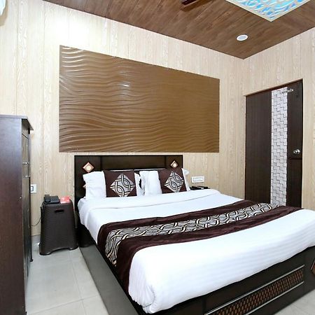 Oyo 8105 Royale Guest House Ludhiana Eksteriør billede