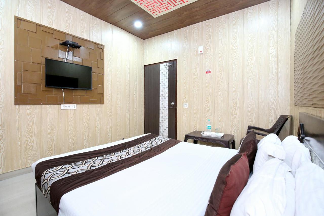 Oyo 8105 Royale Guest House Ludhiana Eksteriør billede