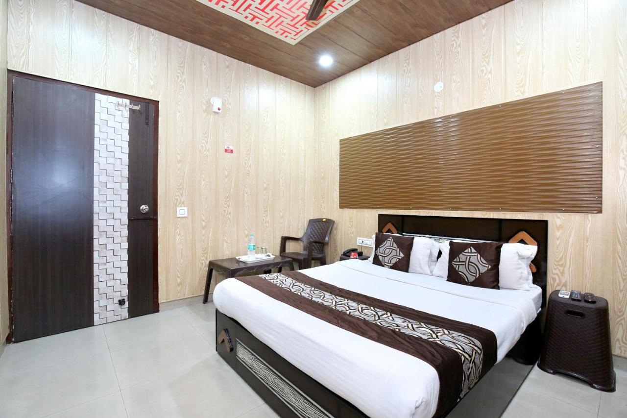 Oyo 8105 Royale Guest House Ludhiana Eksteriør billede