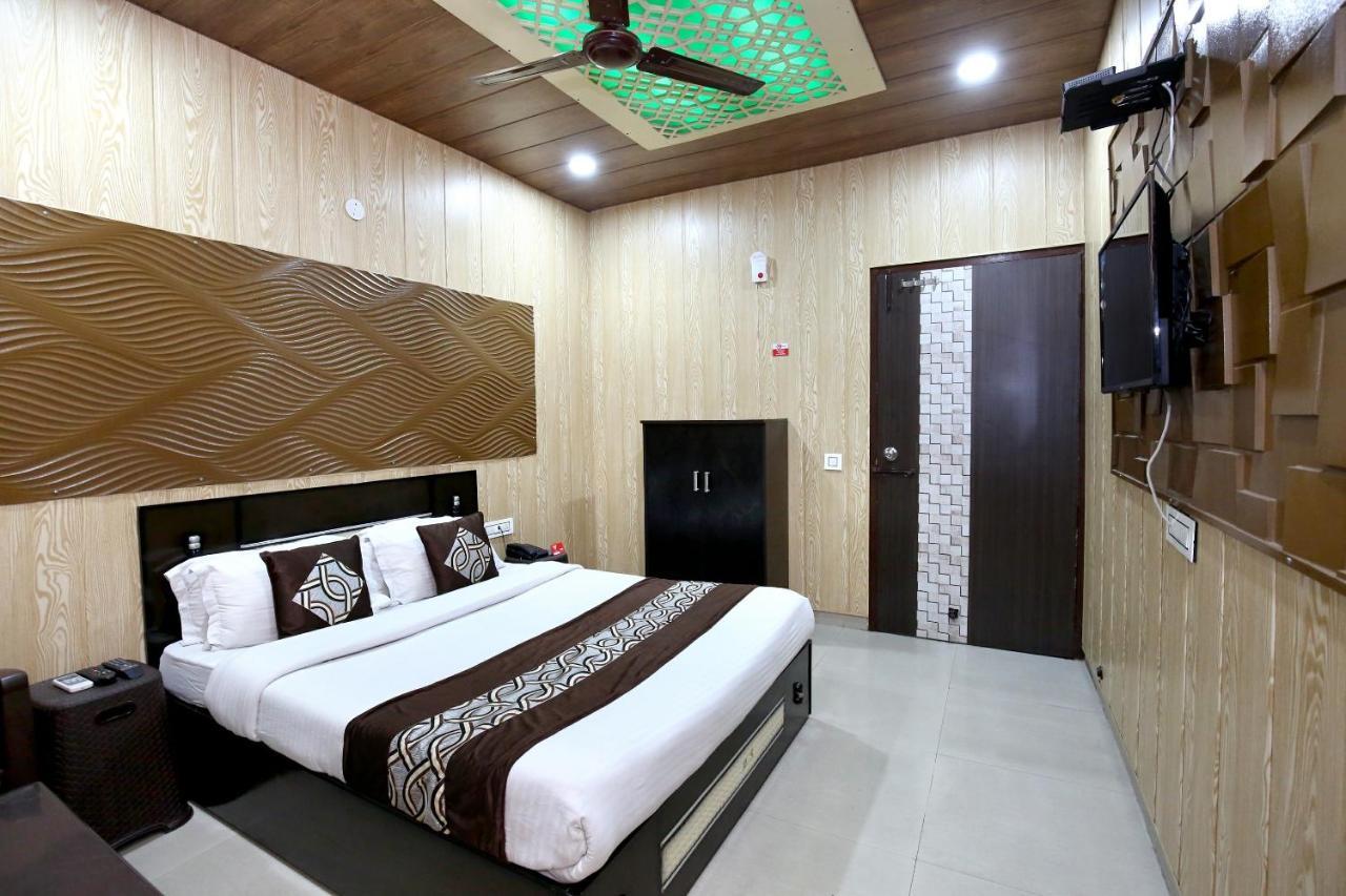 Oyo 8105 Royale Guest House Ludhiana Eksteriør billede
