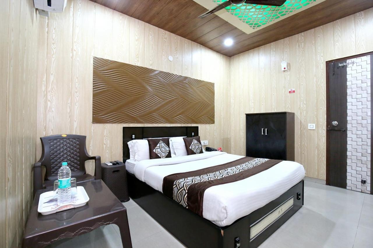 Oyo 8105 Royale Guest House Ludhiana Eksteriør billede