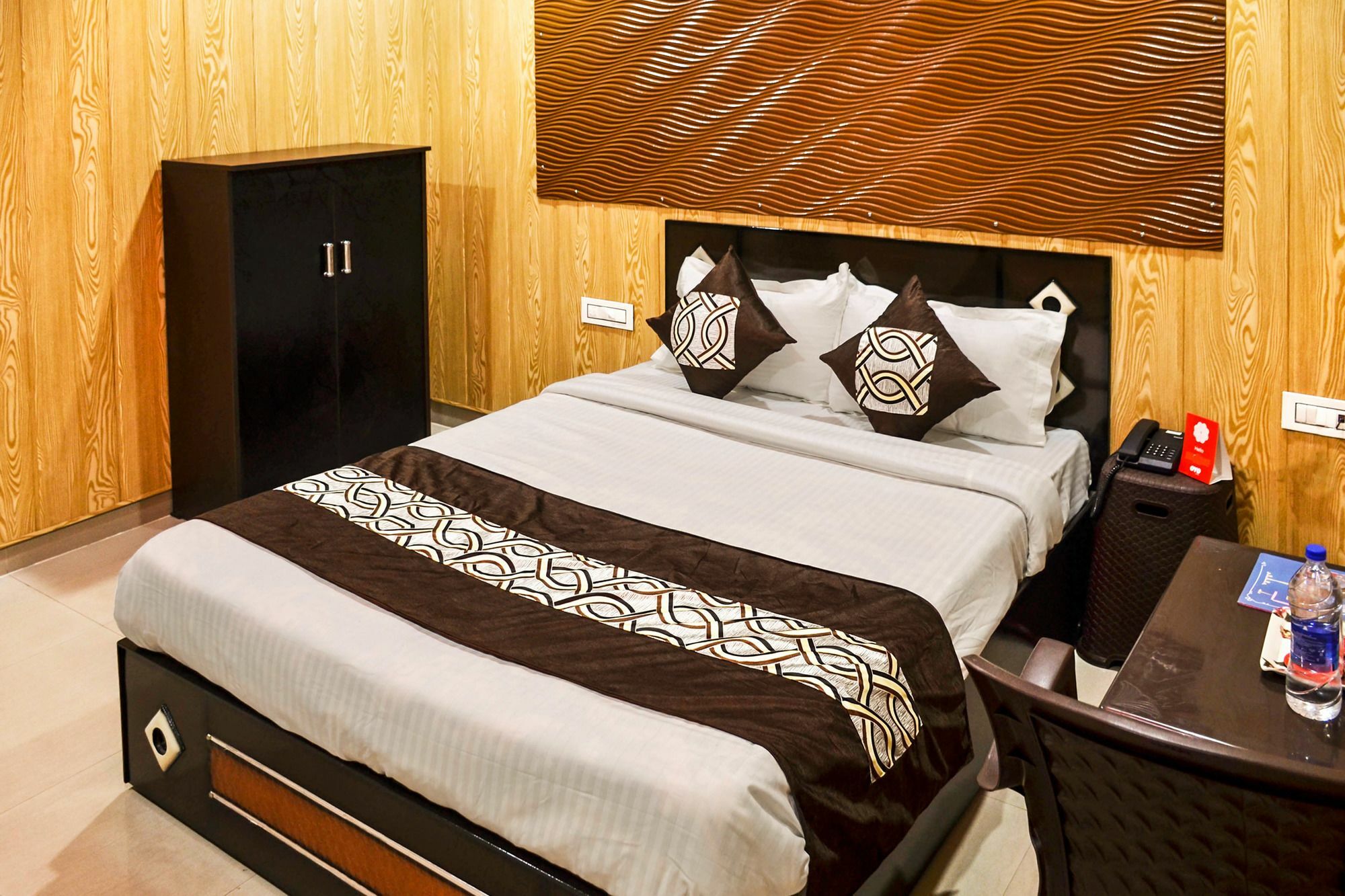 Oyo 8105 Royale Guest House Ludhiana Eksteriør billede